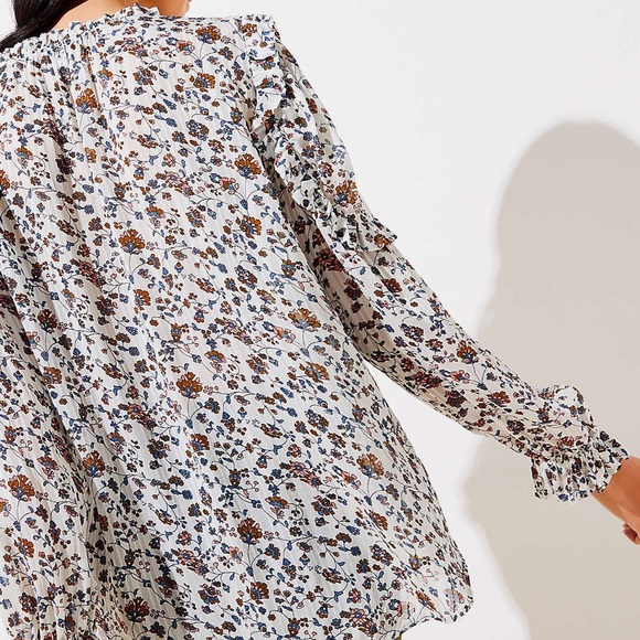 ❌SOLD LOFT Floral Ruffle Split Neck Blouse - Picture 3 of 4